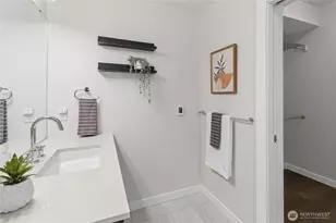 6800 Greenwood Ave N, Seattle, WA 98103 - Photo 16
