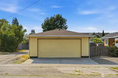 218 Evergreen Street, Mount Vernon, WA 98273 - Photo 2