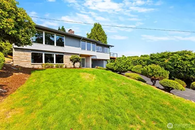5682 NE 180th St, Kenmore, WA 98028 - Photo 2