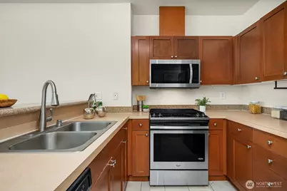 1000 Aurora Avenue N #311, Seattle, WA 98109 - Photo 10