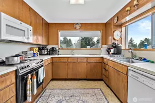 2416 NE 16th St, Renton, WA 98056 - Photo 8
