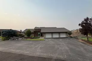 522 Hillcrest Cir Dr, Omak, WA 98841 - Photo 2