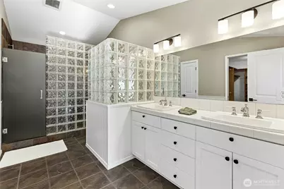 2011 145th Avenue SE, Bellevue, WA 98007 - Photo 12