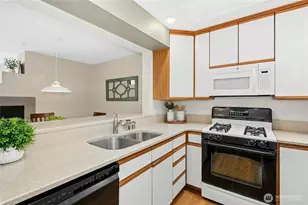 7111 134th Ct SE, Newcastle, WA 98059 - Photo 10