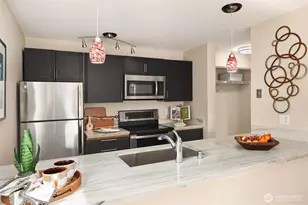 10329 Meridian Ave N, Seattle, WA 98133 - Photo 2