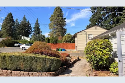 11522 8th Avenue NE, Seattle, WA 98125 - Photo 2