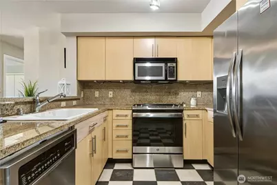 1100 106th Avenue NE #704, Bellevue, WA 98004 - Photo 8