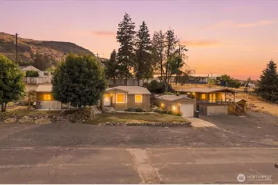 810 Spokane Way, Grand Coulee, WA 99133 - Photo 1
