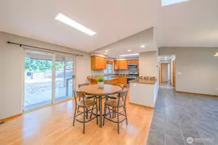 704 105th Pl SE, Everett, WA 98208 - Photo 4