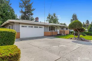2701 NE 24th St, Renton, WA 98056 - Photo 2