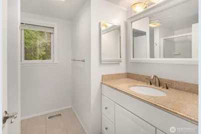 1848 W Lake Sammamish Parkway SE, Bellevue, WA 98008 - Photo 16