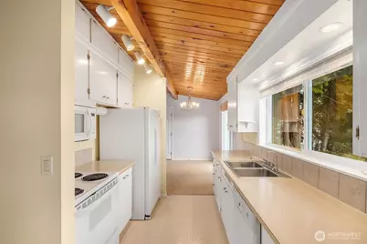 1848 W Lake Sammamish Parkway SE, Bellevue, WA 98008 - Photo 14