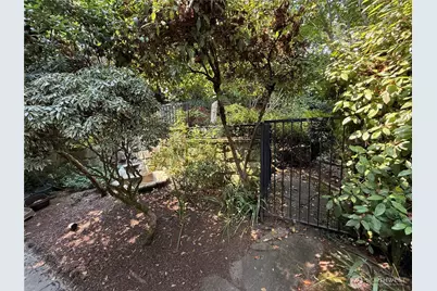7275 N Mercer Way, Mercer Island, WA 98040 - Photo 38