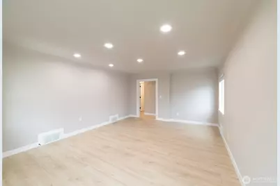 910 E Main Street, Auburn, WA 98002 - Photo 4