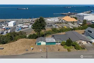 739 W Fourth Street, Port Angeles, WA 98363 - Photo 4