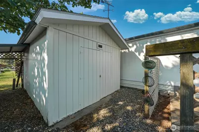 908 NE Empire Street, College Place, WA 99324 - Photo 32