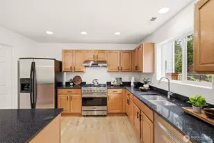 2108 250th Pl SE, Sammamish, WA 98075 - Photo 6