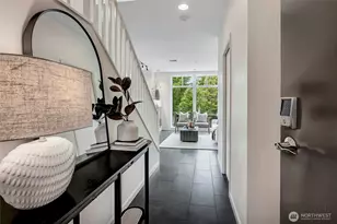17 W Mercer St, Seattle, WA 98119 - Photo 2