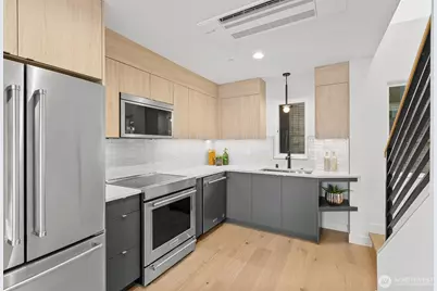 222 10th Avenue E #D, Seattle, WA 98102 - Photo 8