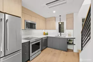 222 10th Ave E, Seattle, WA 98102 - Photo 8