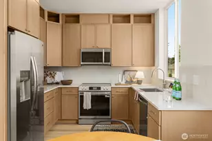 10331 Ashworth Ave N, Seattle, WA 98133 - Photo 12