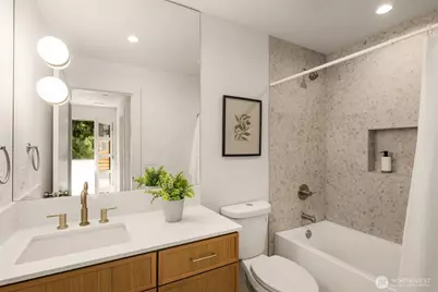 10331 Ashworth Avenue N, Seattle, WA 98133 - Photo 16