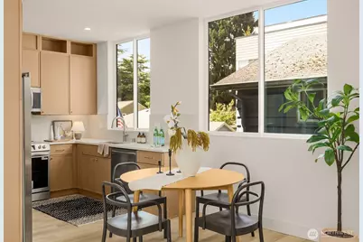 10331 Ashworth Avenue N, Seattle, WA 98133 - Photo 8