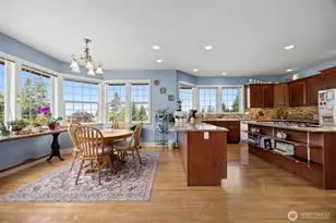 911 E Pacificview Dr, Bellingham, WA 98229 - Photo 20