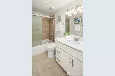4561 Lake Washington Boulevard NE #306, Kirkland, WA 98033 - Photo 14