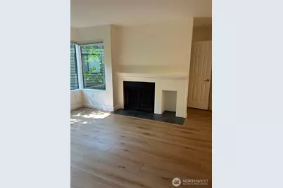 1354 Bellevue Way NE #1, Bellevue, WA 98004 - Photo 20