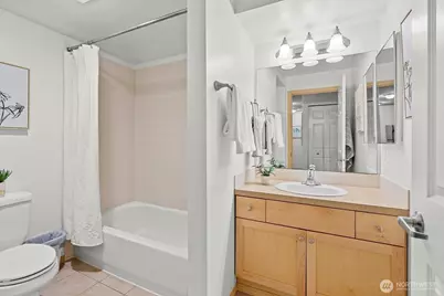 9057 Greenwood Avenue N #306, Seattle, WA 98103 - Photo 14