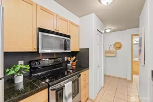 9057 Greenwood Ave N, Seattle, WA 98103 - Photo 4