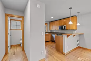 4346 7th Ave NE, Seattle, WA 98105 - Photo 6