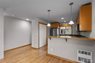 4346 7th Ave NE, Seattle, WA 98105 - Photo 8