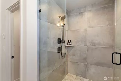 4430 Dayton Avenue N, Seattle, WA 98103 - Photo 32