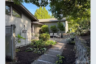 9022 NE 41st Street, Yarrow Point, WA 98004 - Photo 2