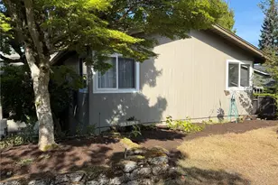 9022 NE 41st St, Yarrow Point, WA 98004 - Photo 4