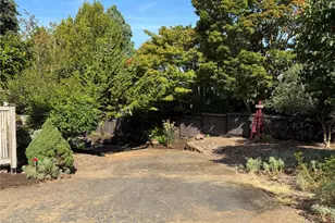 9022 NE 41st St, Yarrow Point, WA 98004 - Photo 16