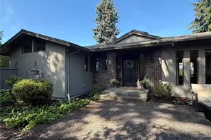 9022 NE 41st St, Yarrow Point, WA 98004 - Photo 1