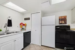 2618 NE 9th St, Renton, WA 98056 - Photo 10