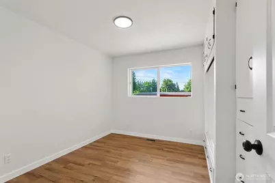 2618 NE 9th St, Renton, WA 98056 - Photo 16