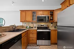 690 32nd St, Bellingham, WA 98225 - Photo 16