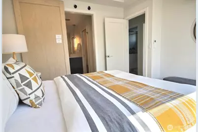 811 NE 90th Street, Seattle, WA 98115 - Photo 12