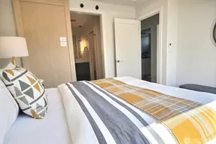 811 NE 90th St, Seattle, WA 98115 - Photo 12