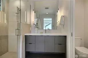 811 NE 90th St, Seattle, WA 98115 - Photo 14