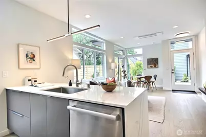 811 NE 90th Street, Seattle, WA 98115 - Photo 6