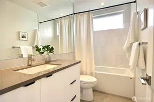 811 NE 90th St, Seattle, WA 98115 - Photo 18