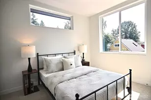 811 NE 90th St, Seattle, WA 98115 - Photo 16