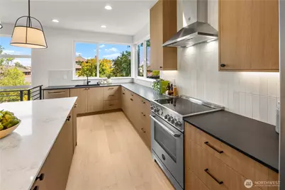 613 18th Avenue E, Seattle, WA 98112 - Photo 6