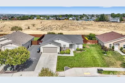 312 E Linden Avenue, Moses Lake, WA 98837 - Photo 2